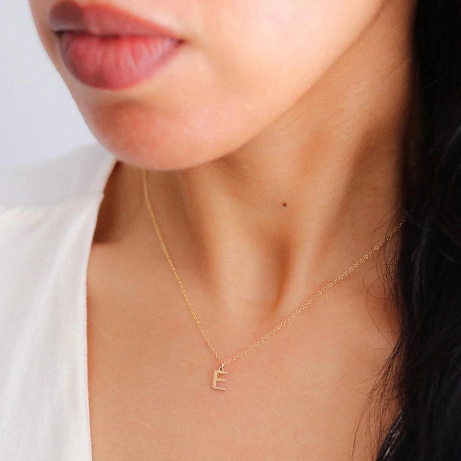 Pendant initial letter necklace