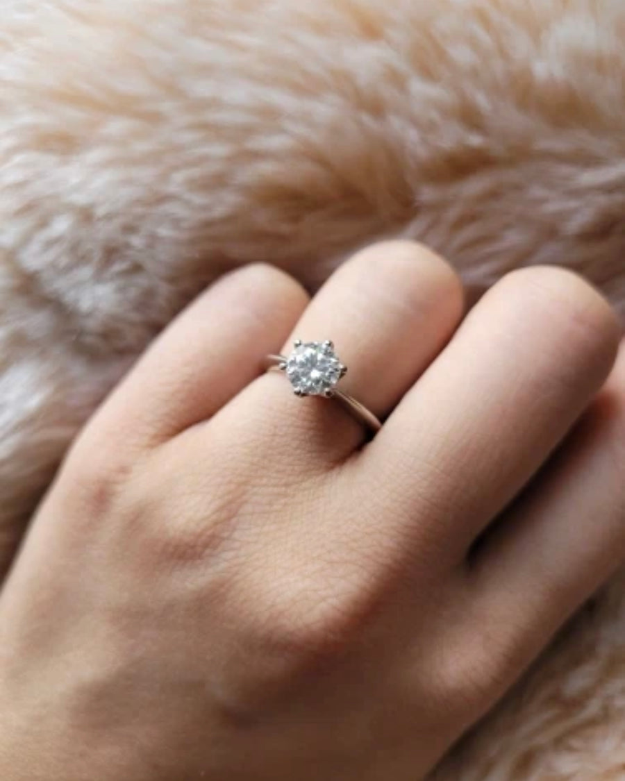 2ct round solitaire Moissanite