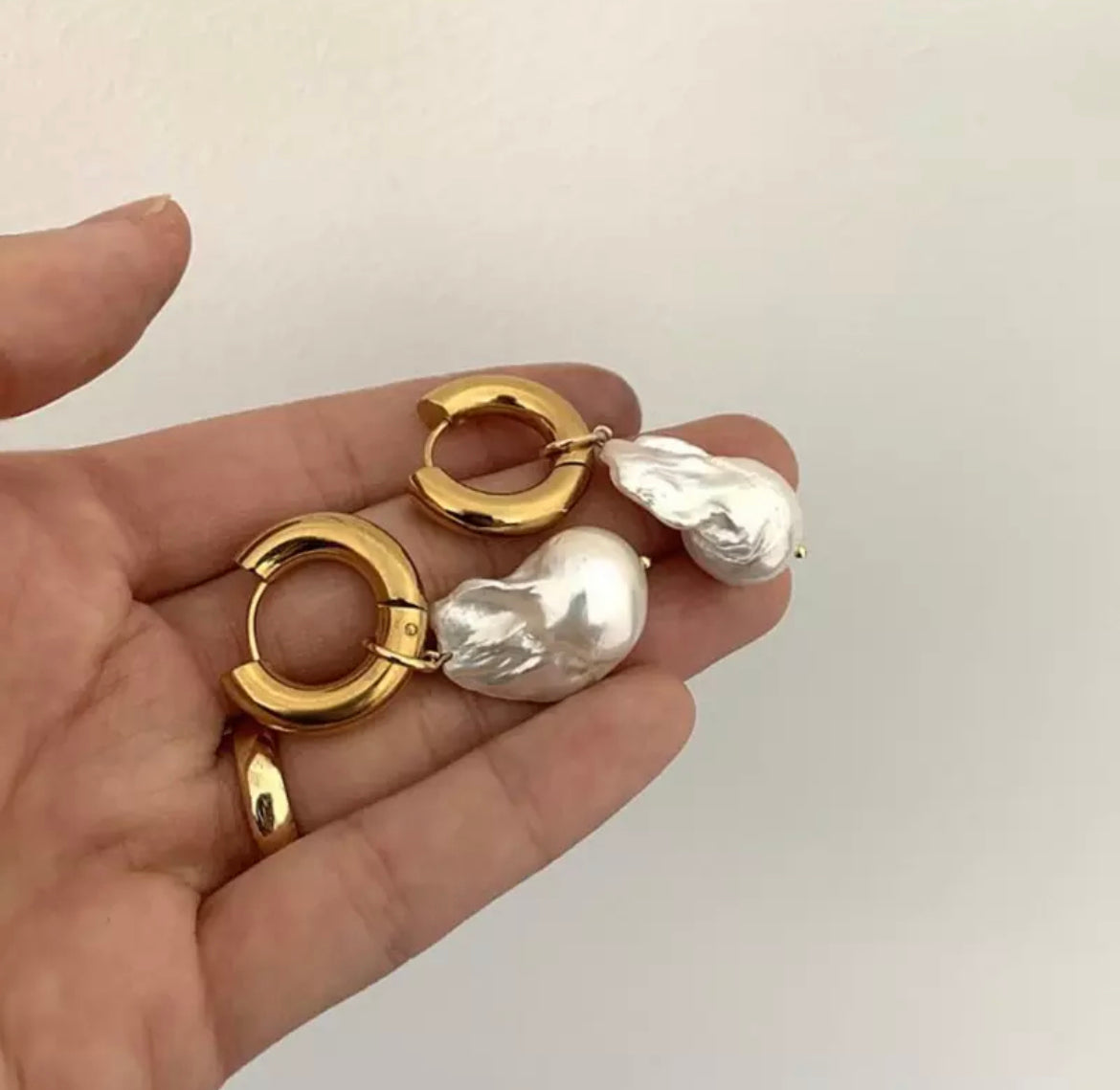 Pearl drop earrings