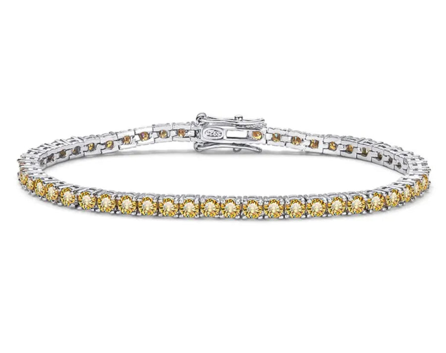 Side view of clasp and setting of bracelet