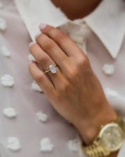 Lulu – Oval Moissanite Solitaire Ring