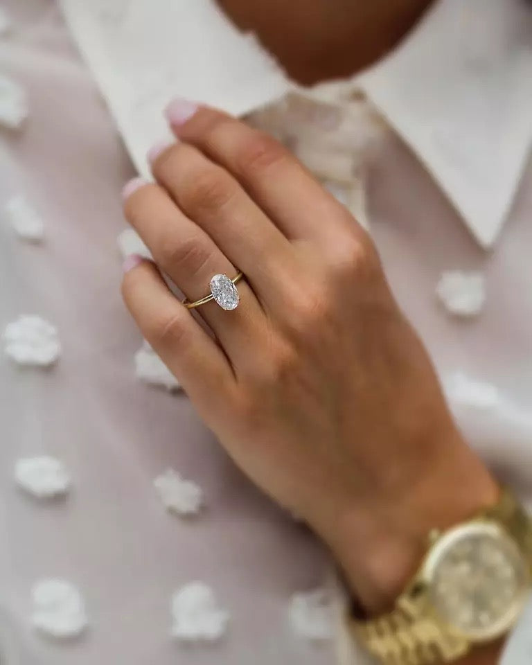 Lulu – Oval Moissanite Solitaire Ring